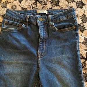 High rise jeans, ripped